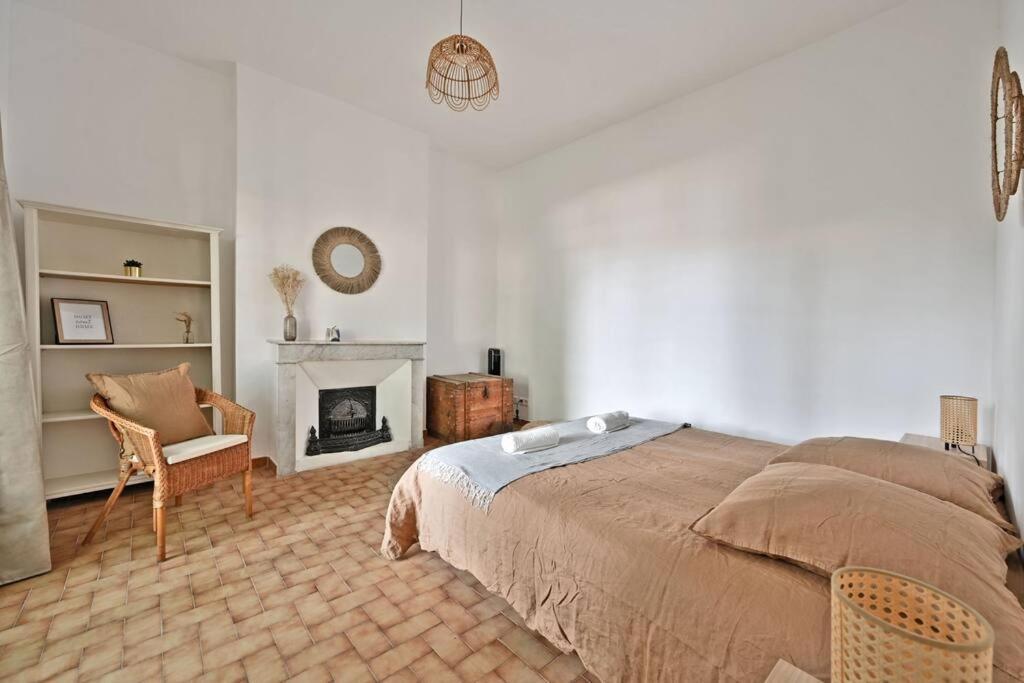 Au Coeur Des Platanes - Parking Gratuit Sous-Terrain - Clim - Balcon Apartment Avignon Exterior foto