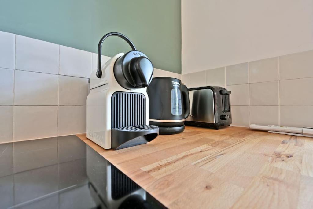 Au Coeur Des Platanes - Parking Gratuit Sous-Terrain - Clim - Balcon Apartment Avignon Exterior foto